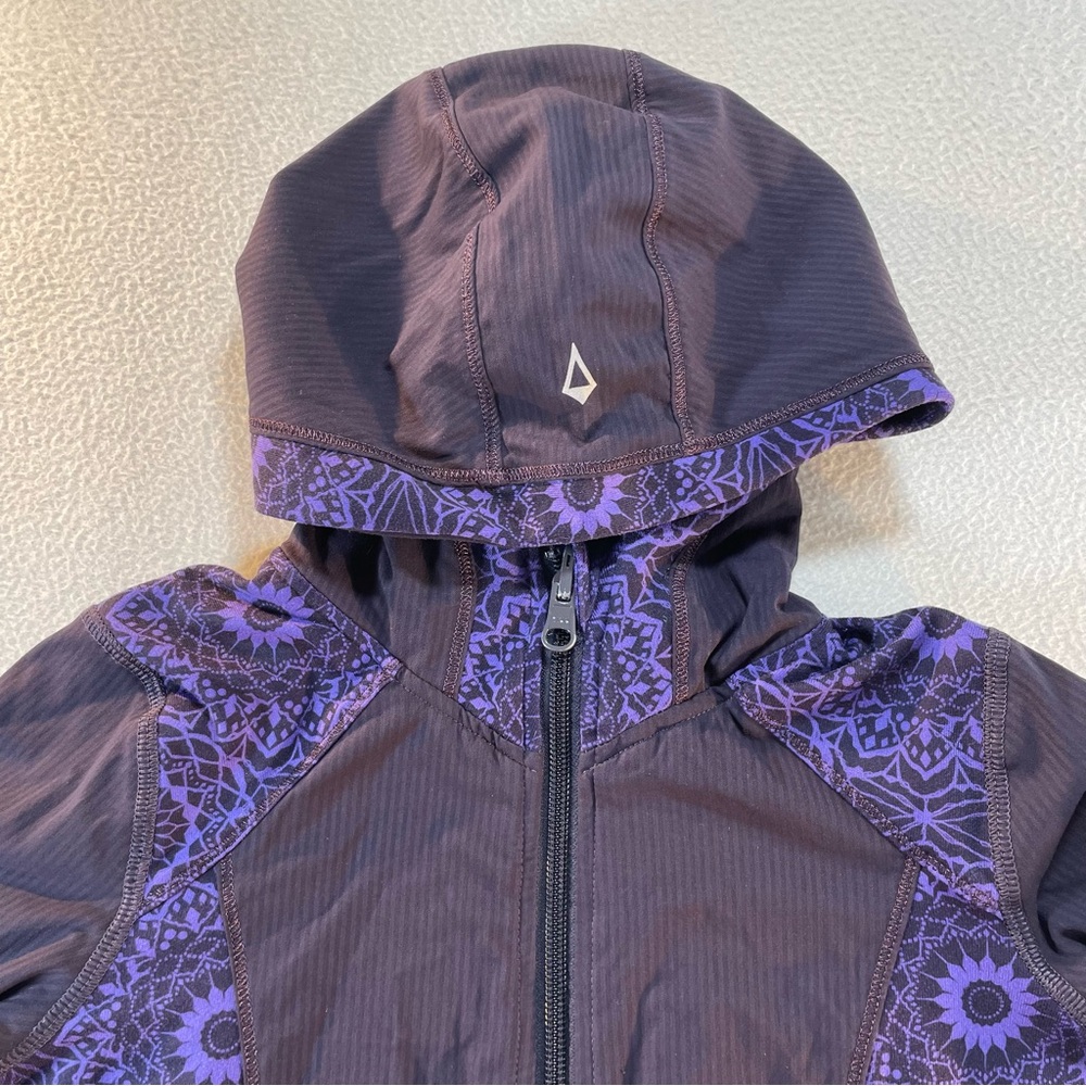 Ivivva Girls Full Zip Reversible Jacket/Hoodie Size 6 by Lululemon